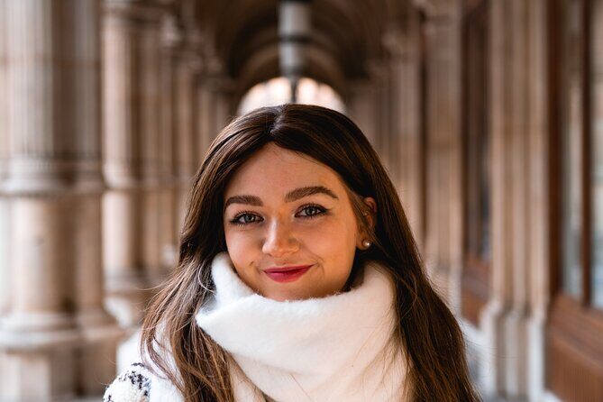 1.5 Hour Cinematic Style Portrait Photoshoot and Tour in Vienna - Wiener Staatsoper portraits in about 15 minutes