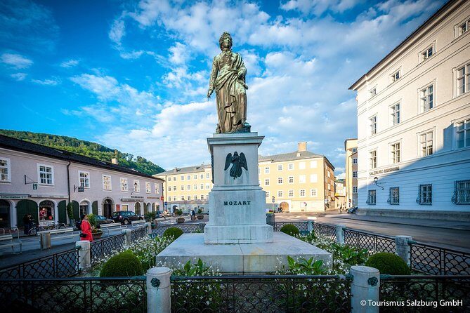 2-Hour Private Salzburg City Highlights Tour - Sound of Music palaces: Schloss Leopoldskron, Frohnburg, Hellbrunn