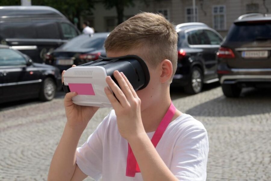 3D Salzburg: Unique VR-Tour - How the Format Works: Live Guide + 3D Recreated City Epochs