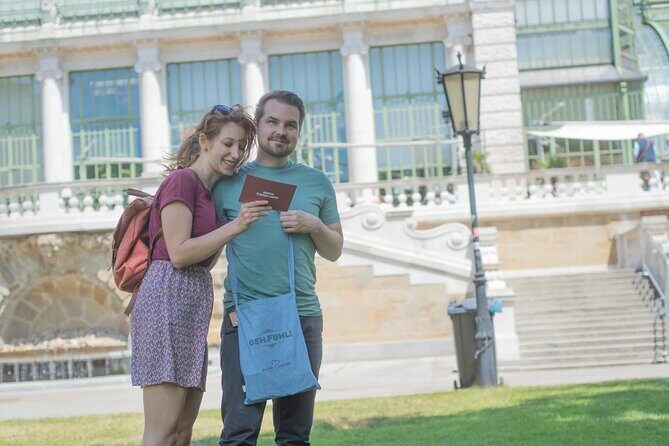 A box for a romantic walk in the city center of Vienna - A romantic walk box that feels like Vienna, not a checklist