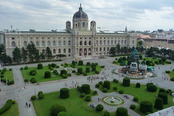 Authentic Experience: When in Vienna, do as the Viennese do! - The historic center loop and Riesenrad area time