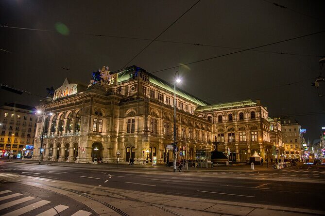Big Bus Panoramic Live-Guided Evening Tour - Starting at Walfischgasse 2: Finding the Bus Without Stress
