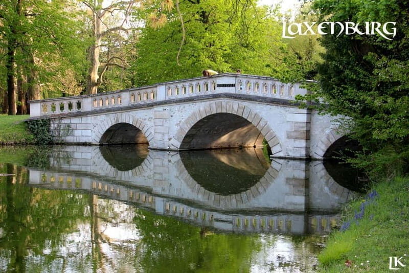 Bratislava: DayTrip: Castles around Vienna +underground lake - Marchfelderhof dinner: traditional Austrian food in an unusual setting