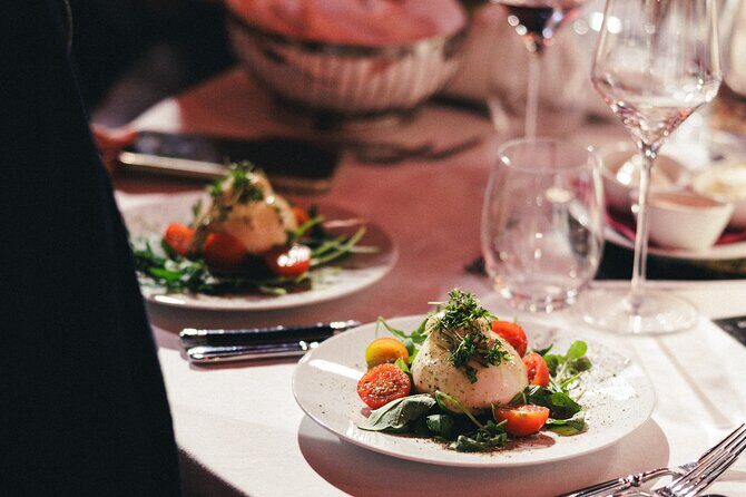 Burlesque Spectacular Dinner Show - Getting there: Prater location and timing tips