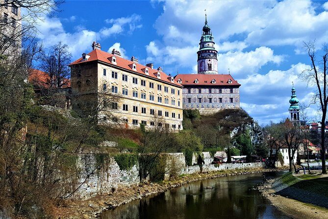 Cesky Krumlov Small-Group Day Trip from Vienna - Guides, Van Comfort, and Bottled Water: What’s Actually Included