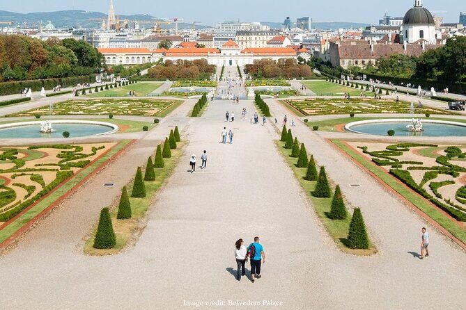 Christmas at Belvedere: 3hr Private Tour of Upper Palace & Market - Belvedere Museum Christmas Market: guided first, then you roam