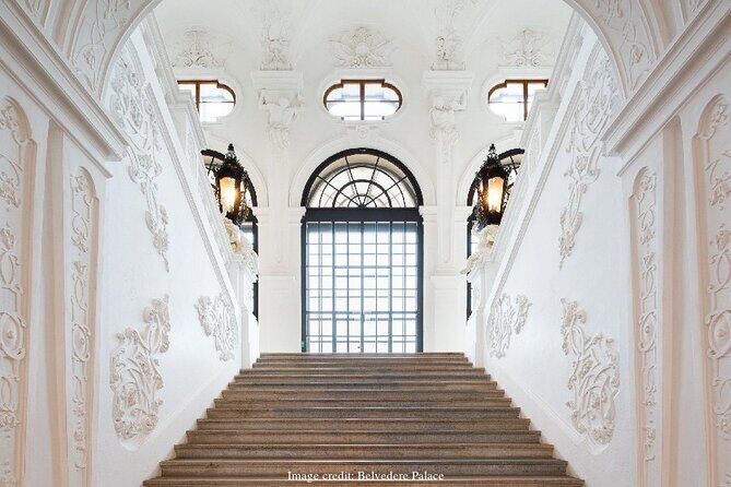Christmas at Belvedere: 3hr Private Tour of Upper Palace & Market - Price and logistics: when $250 per person feels worth it