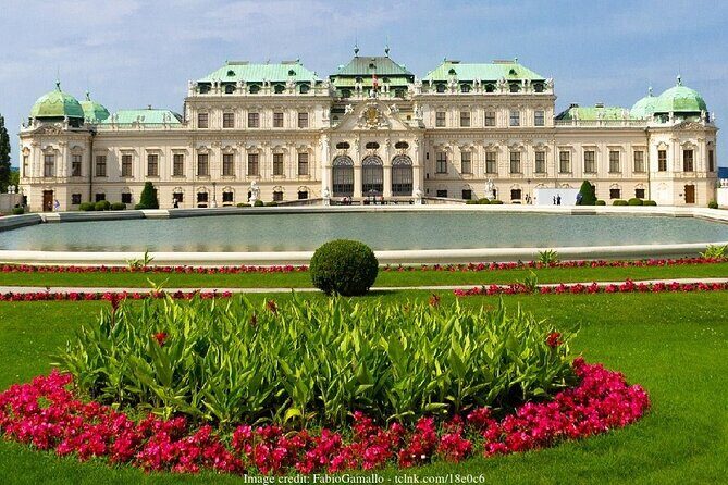 Christmas at Belvedere: 3hr Private Tour of Upper Palace & Market - Weather, timing, and staying comfortable in winter Vienna