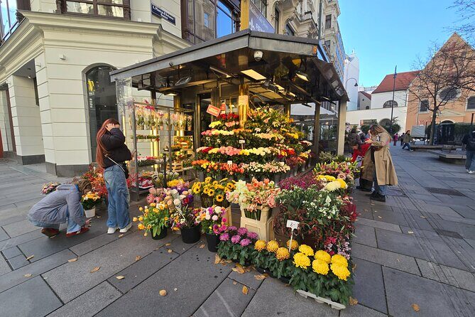 Christmas Markets & Shopping in Vienna - St. Stephen’s Square Christmas market: what to do in your window