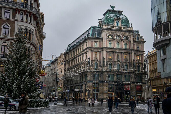 Christmas Walk Vienna : 5 Markets & Old Town in 3h (EN/DE) - Stop 6: Am Hof for a traditional-meets-modern market and quieter streets