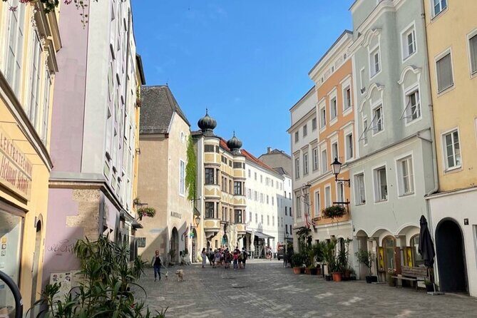 CITY QUEST LINZ: uncover the secrets of this city! - Starting at Brucknerhaus Linz: easy to find and easy to finish