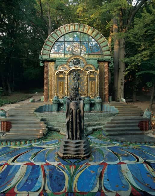 Combo ticket: Ernst Fuchs Museum & Otto Wagner Complex with smartphone guide - The uphill hike into the Vienna Woods (45 minutes, ~2.5 km)
