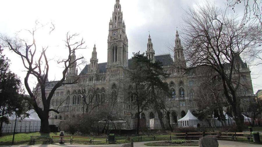 Discover Vienna’s Landmarks in 2 Hours - Vienna State Opera and the Ringstrasse power wall