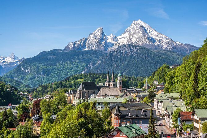 Eagle's Nest and Hallstatt Private Tour from Salzburg - Gosauseen and the Dachstein glacier backdrop: short stop, sharp memories