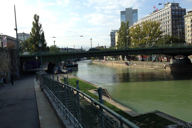 eBike Vienna 90min guided tour - use ebike for the whole day - The Guided Part: An Overview of Vienna’s Great Sights