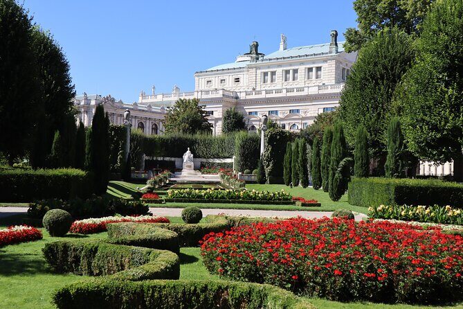 Empress Sisi - The Lady Di of Vienna - Walking the aristocracy paths: the Habsburg court in motion