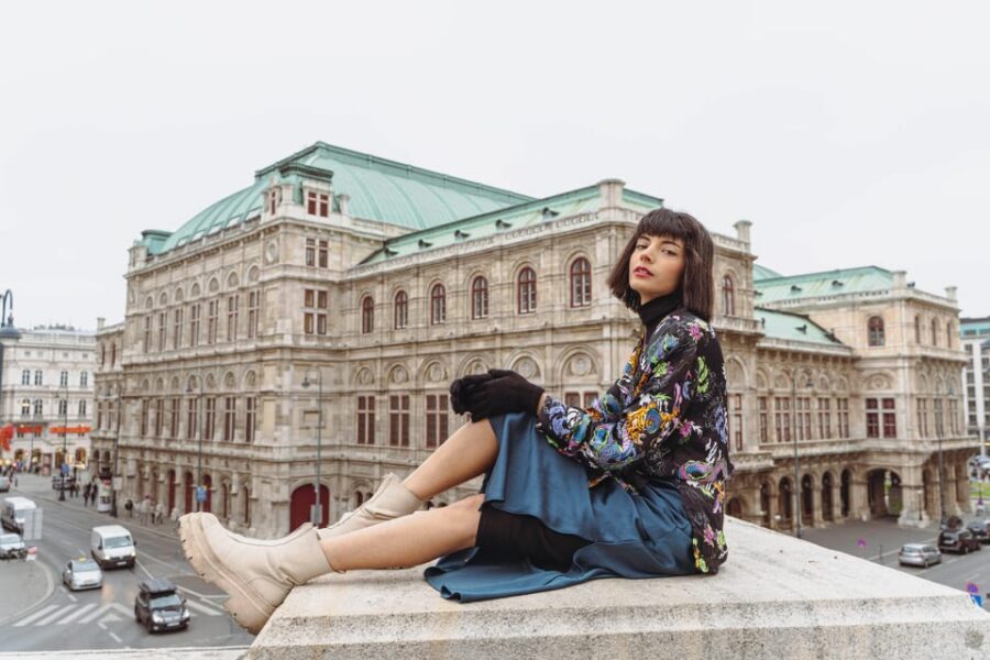 Exclusive Vienna Photography Session and City tour - Languages, Group Size, and Comfort on the Walk