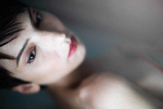 Experience Boudoir, Sensual Photography Studio Vienna - Soft Retouching in Adobe Lightroom or Photoshop (Then Picking Your Best)