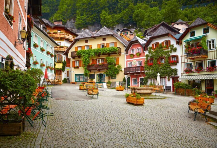 From Salzburg: Private Tour of Hallstatt - St. Gilgen Photo Viewpoint: One Stop, Serious Payoff