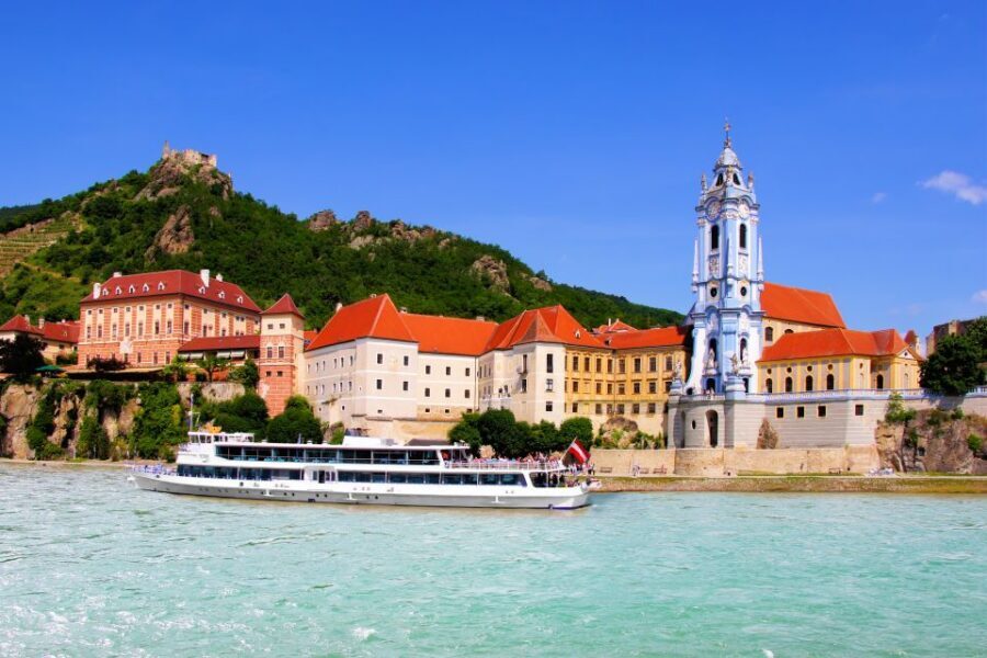 From Vienna: Wachau Valley Day Tour with Wine Tasting - Lunch in Weißenkirchen: a real break, not a rushed stop