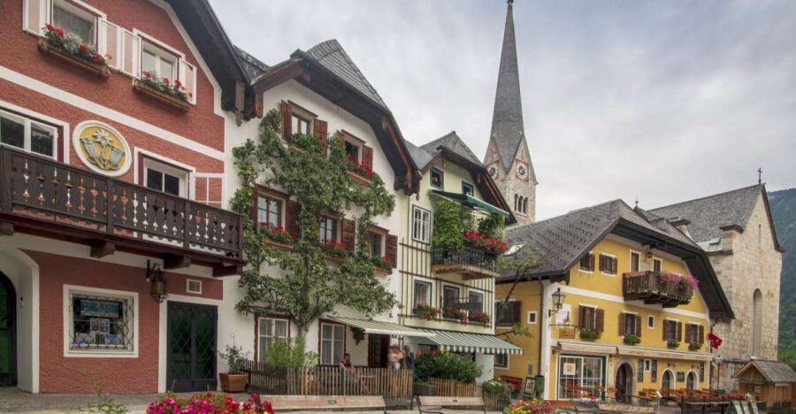 Hallstatt Private Walk Tour - Starting at the Franz Josef I monument: a simple, easy-to-find launch