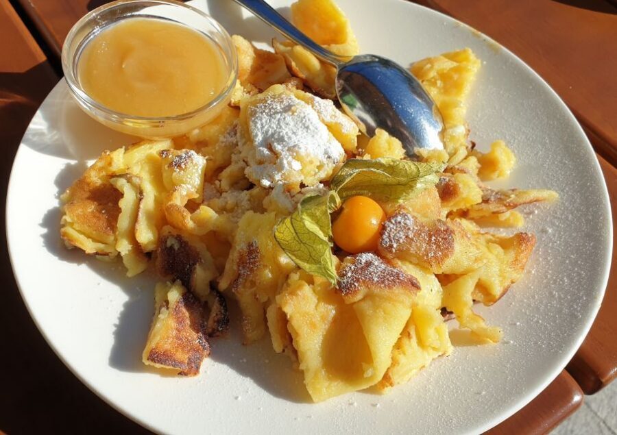 Innsbruck: Food Walk - Private Tour with a Licensed Guide - Hotel pickup in the city centre and why the 210 minutes work