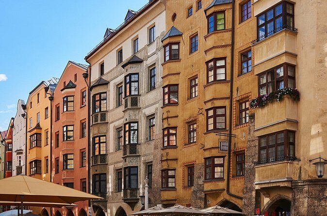 Innsbruck Old town walking tour - Helbling House to the Golden Roof: how the guide sets up the photos