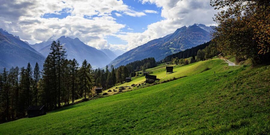 Innsbruck: Panoramic hike over the Telfer Wiesen - The train ride to just after Kreith: why it sets the tone