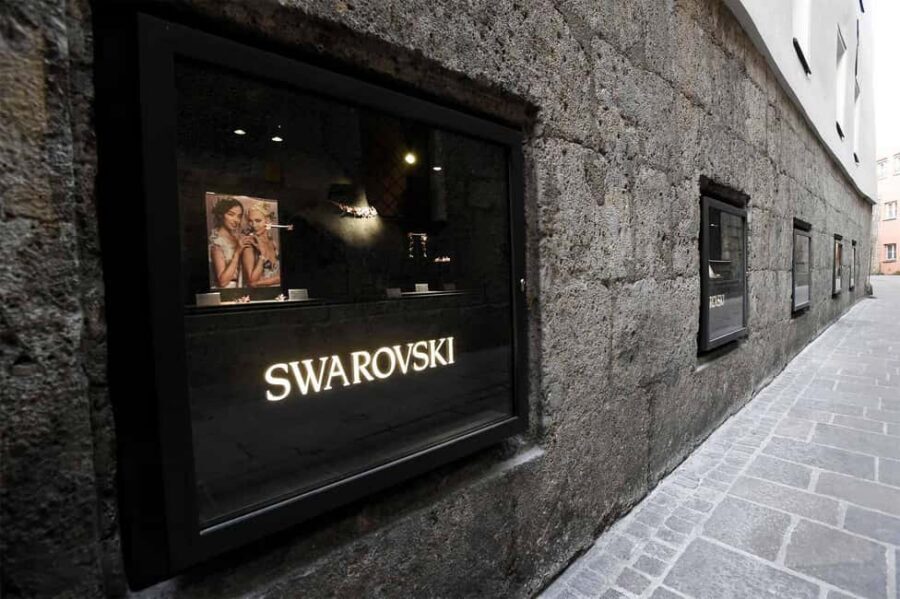 Innsbruck: Swarovski Exclusive Guided Tour with Drink & Gift - The bar break: wine or coffee and your crystal keepsake
