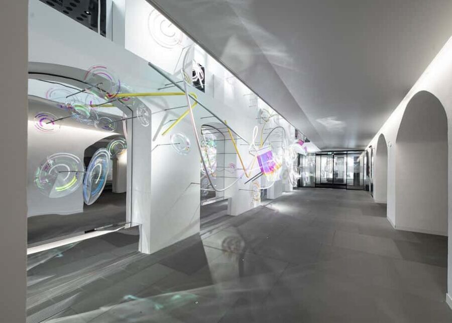 Innsbruck: Swarovski Exclusive Guided Tour with Drink & Gift - Small group size and languages: what to expect in real life