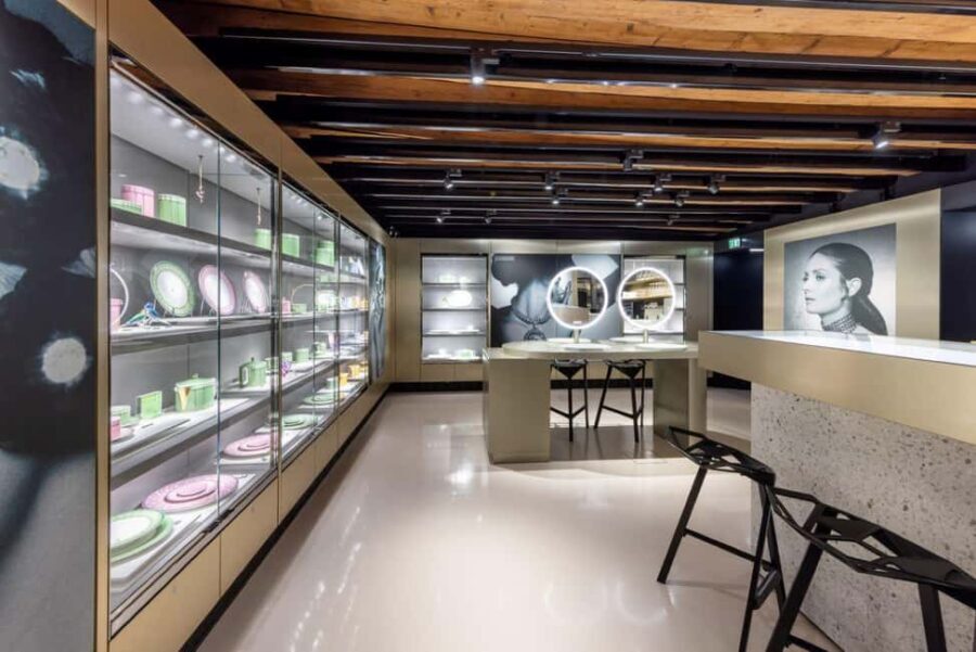 Innsbruck: Swarovski Exclusive Guided Tour with Drink & Gift - The 30-minute Crystal Expert tour: how it flows