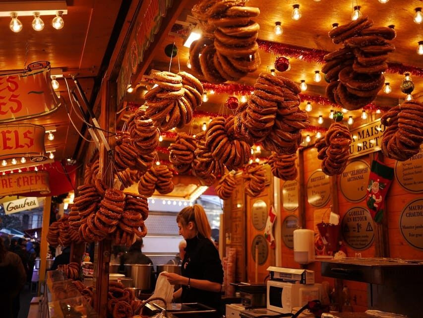 Innsbruck: Walking Traditional Food Tour - The guide factor: what you’ll gain from a live host