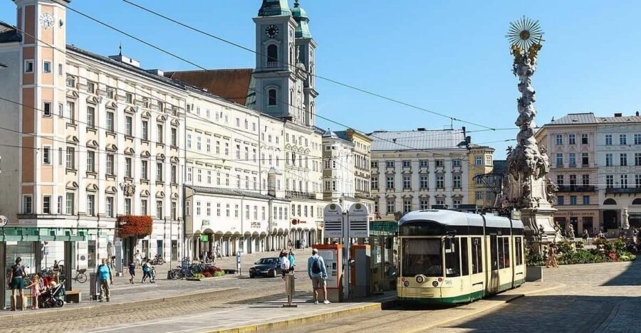 Linz: Private Day Trip to Cesky Krumlov - The 1.5-Hour UNESCO Old Town Walk: Getting Oriented Fast