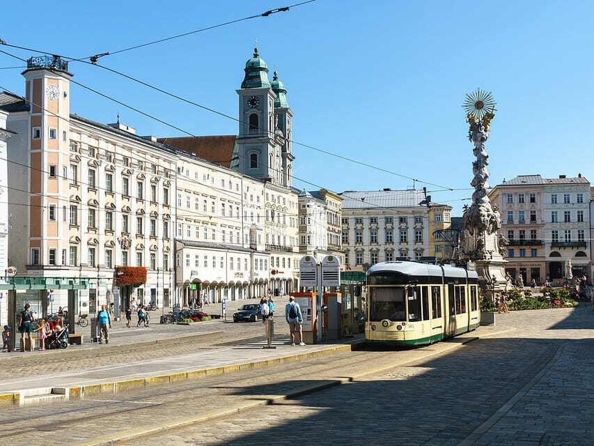 Linz: Private Day Trip to Cesky Krumlov - Lunch, Shopping, and Sightseeing in Your Free Time Window
