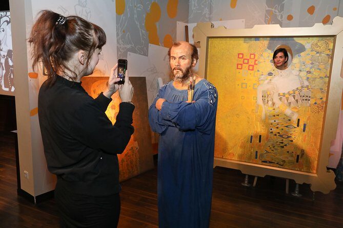 Madame Tussauds Vienna - Café and shop before the exit: manage your breaks