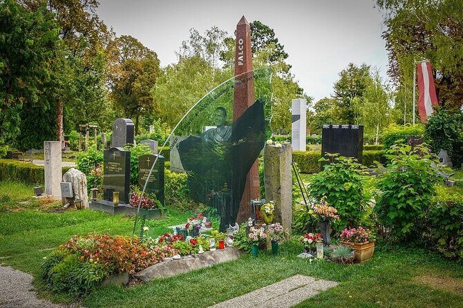 Mobile puzzle rally tour at the Vienna Central Cemetery - How the Mobile Rally Works (No App, Play Anytime)