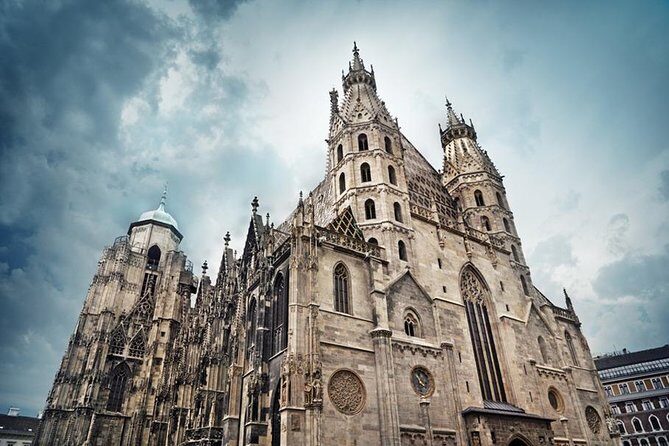 Mystery rally Vienna: The scary city - How the rally runs: teams, mobile ticket, and getting help