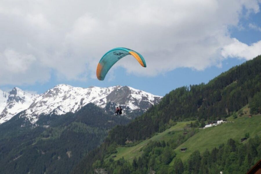 Neustift im Stubaital: Morning Paragliding Experience - The Elfer lift ride: your calm warm-up with live Q&A