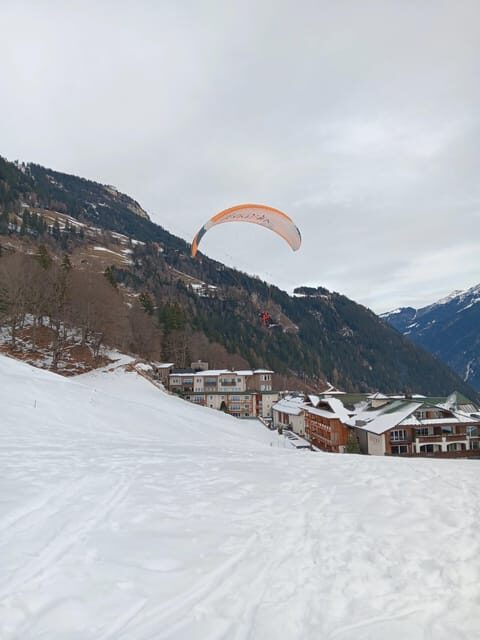 Paragliding Tandem Flight - Briefing and gear: what you actually get before takeoff