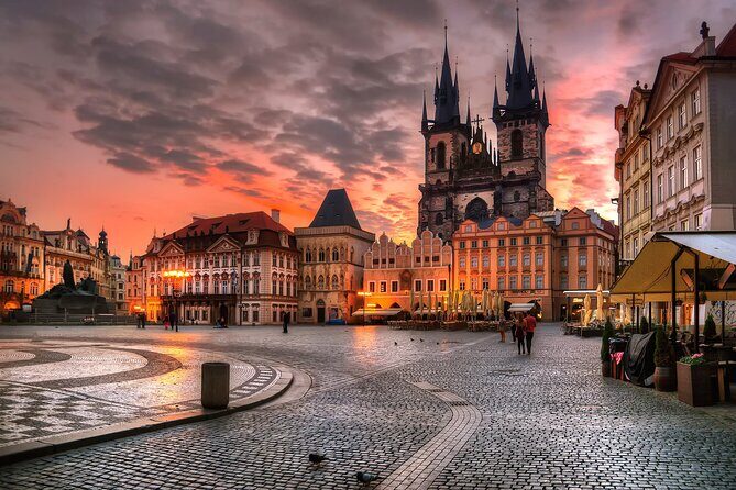 Prague Full-Day Guided Tour From Vienna - Prague Castle: A 1-Hour Guided Visit Above the Vltava