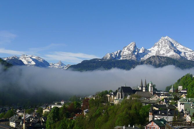 Private Eagle's Nest and Berchtesgaden Tour - Hotel zum Türken and Berghof ruins: a short stop with heavy context