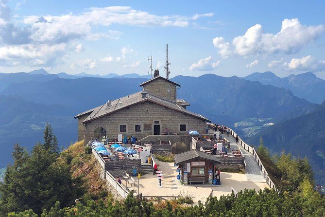 Private Eagle's Nest Tour from Innsbruck with tour ending in Salzburg - Stop 1: Schloss Berchtesgaden Lunch Break (And Why It’s Smart)