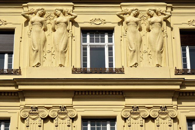 Private Klimt & Vienna Art Walk — From Baroque to Secession - Belvedere Palace and Klimt’s Kiss: gardens that set the mood