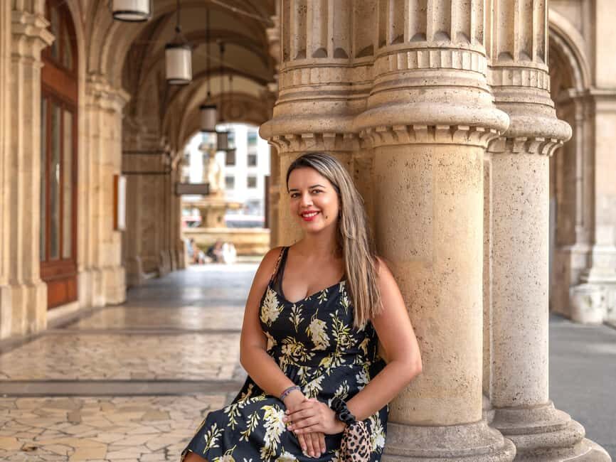 Private Photoshoot in Vienna City Center - Meeting at Vienna State Opera: the easiest start