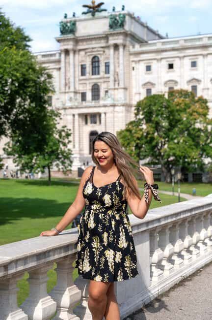 Private Photoshoot in Vienna City Center - Burggarten and the Hofburg front row for your final shots