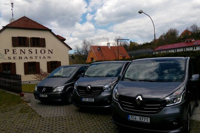 Private Return Day Trip from Linz to Cesky Krumlov with Guided Tour - Guided Walking Tour: What You Gain From a Local