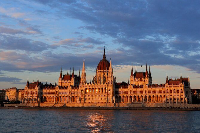 Private tour of Budapest with transfer from Vienna, Local Guide - Váci Street and the River Line: Pest Without the Wandering Panic