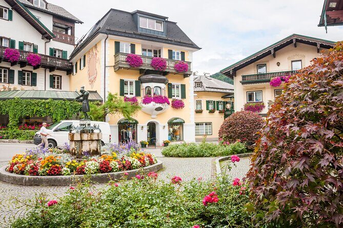 Private tour Salzburg - Mondsee - St. Gilgen with local driver - Private driver vs. licensed guide: what you gain (and what you don’t)