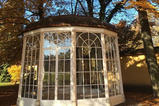 Private Tour The hills are alive: a tour to locations of the Sound of music film - Stop 3: Hellbrunn Palace grounds and the gazebo scene