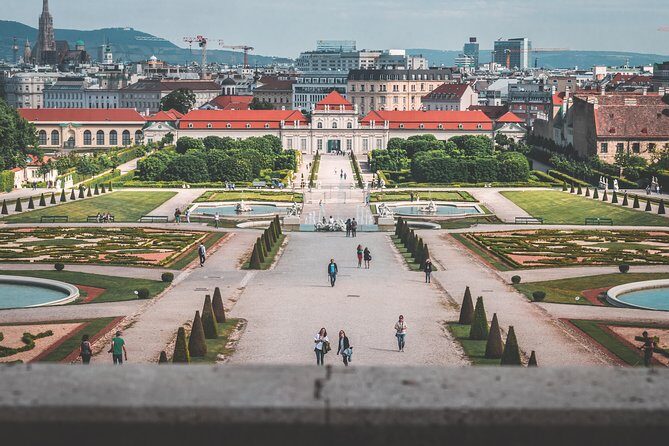 Private transfer from Salzburg to Vienna with 4h of Sightseeing - Sankt Gilgen and Hallstatt: classic lake-town Austria with limited time